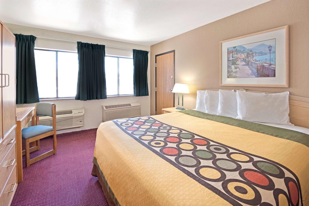 Super 8 Albuquerque/Midtown Hotell Exteriör bild