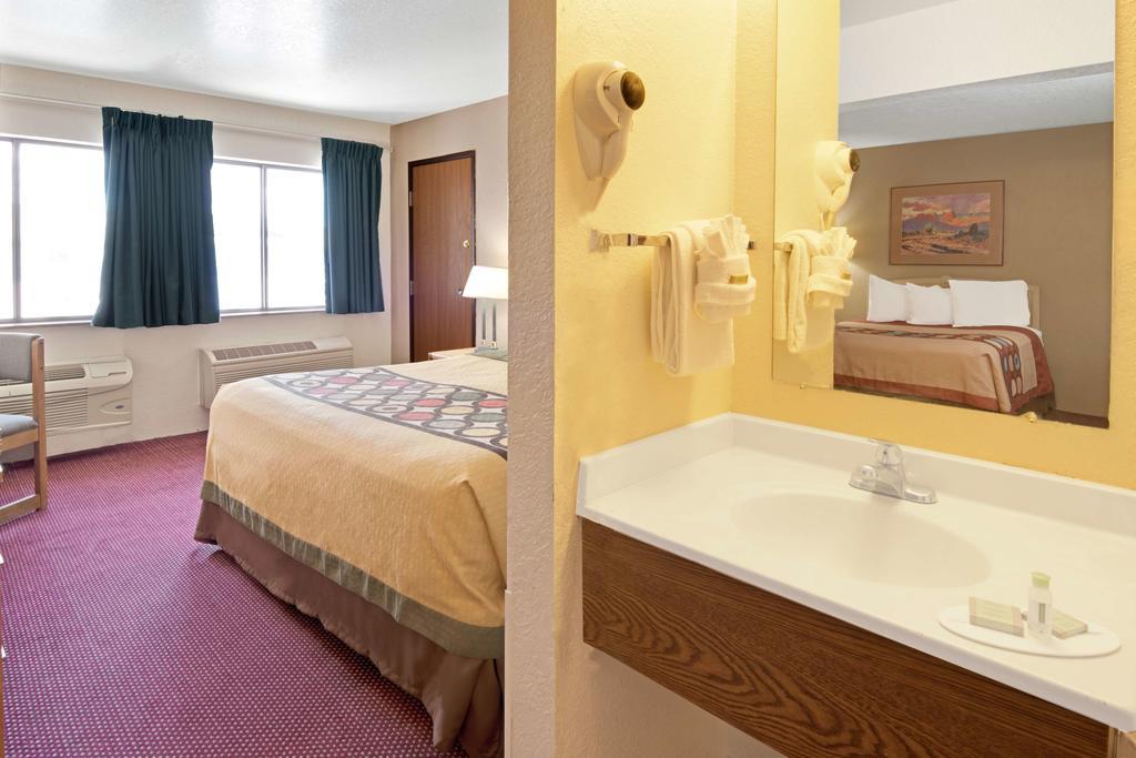 Super 8 Albuquerque/Midtown Hotell Exteriör bild