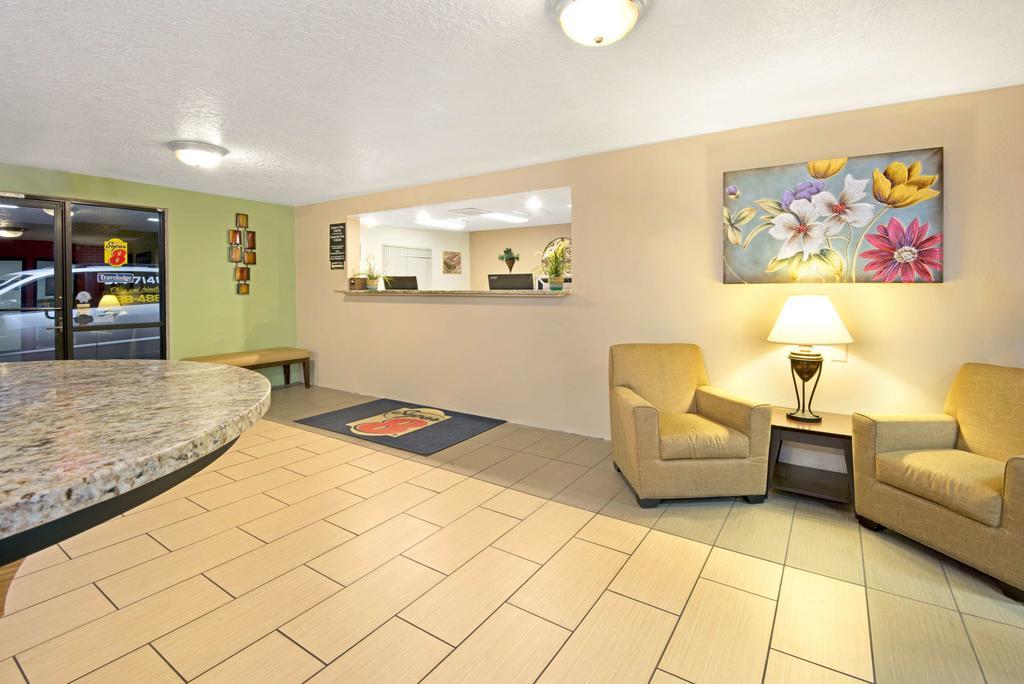 Super 8 Albuquerque/Midtown Hotell Exteriör bild
