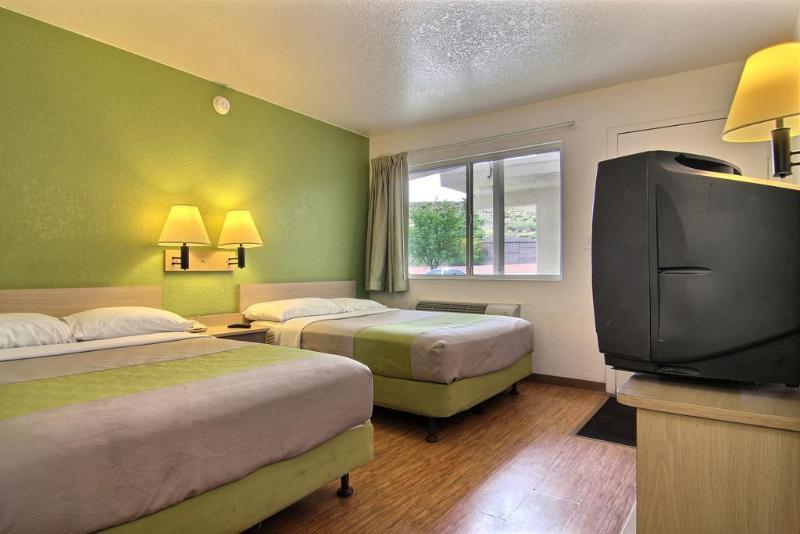 Super 8 Albuquerque/Midtown Hotell Exteriör bild