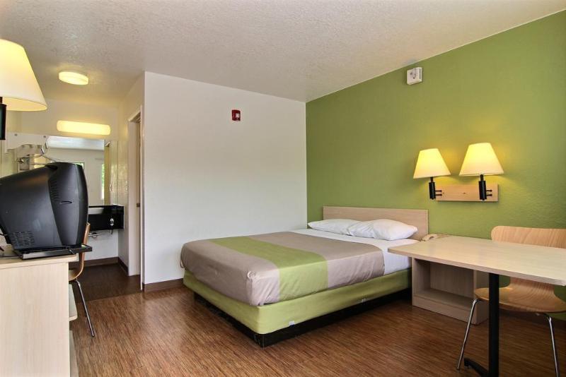 Super 8 Albuquerque/Midtown Hotell Exteriör bild
