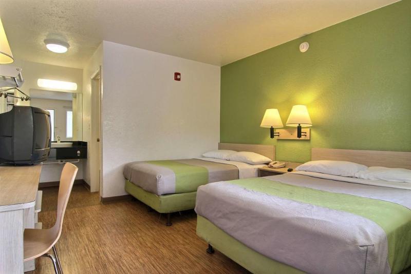 Super 8 Albuquerque/Midtown Hotell Exteriör bild